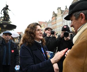 Gdańsk. Prezydent Gdańska Aleksandra Dulkiewicz kwestuje w ramach 33. Finału Wielkiej Orkiestry Świątecznej Pomocy