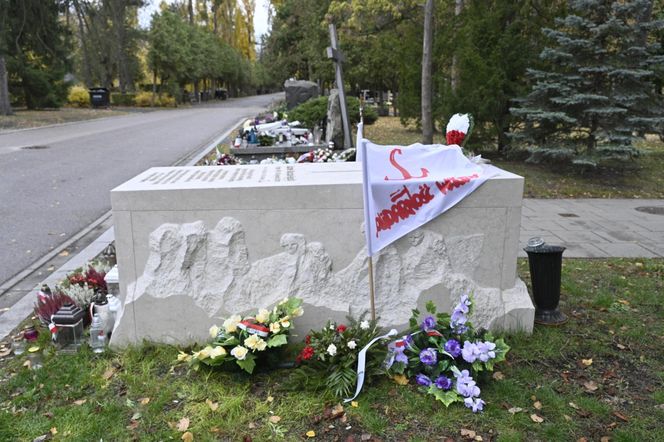 Grób Kornela Morawieckiego na  Powązkach Wojskowych