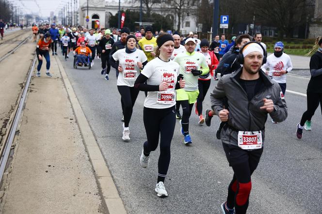 Bieg na Piątkę 2024, Warszawa - zdjęcia. Biegłeś? Szukaj się w galerii!