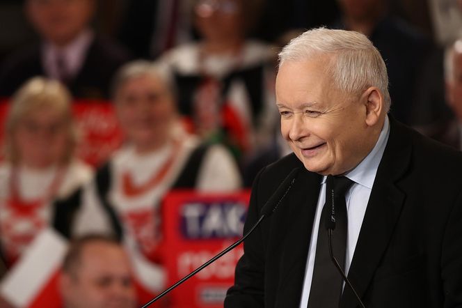 AI wybrała 5 najlepszych polityków w Polsce ostatnich 30 lat!