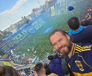 Krzysztof Stanowski i Dua Lipa na meczu Coca - River