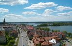  Ełk. Tłumy turystow odwiedzają to miasto. Jest największym na Mazurach