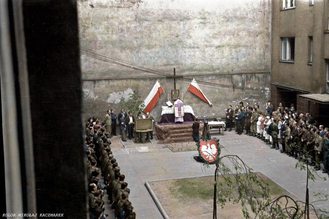 Powstanie Warszawskie w kolorze. Zobacz niezwykłe koloryzacje archiwalnych zdjęć [GALERIA]