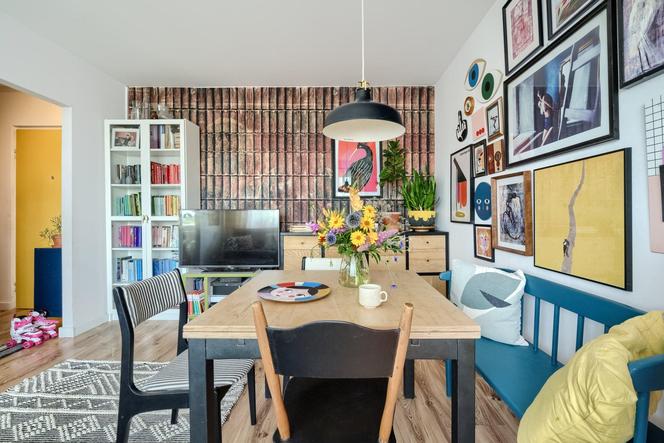 Mieszkanie Agnieszki i Macieja w Tarnowie – widok na salon od strony okna