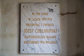 Niezwykła wieś w Łódzkiem. W tym dworku mieszkał Chełmoński