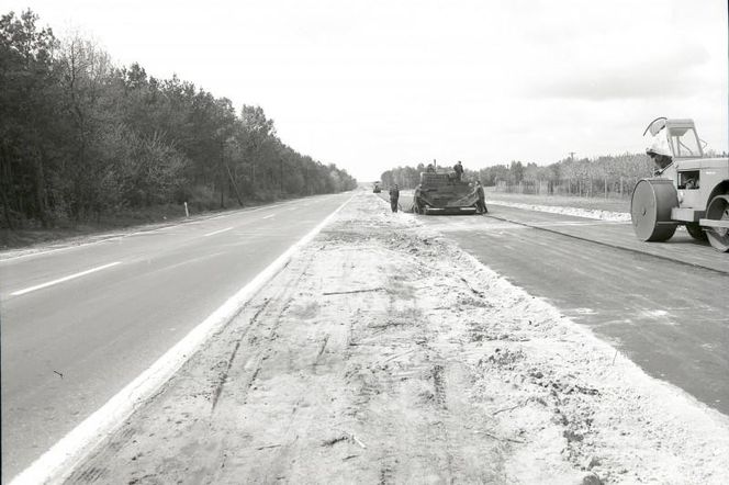 Brakowało inżynierów, maszyn i pieniędzy, a i tak 276 km tej drogi oddano przed terminem 