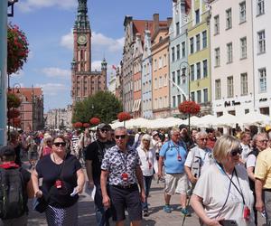 Tłumy turystów w Gdańsku. Ulice pękają w szwach