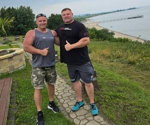 Przez lata walczyli z Pudzianem w strongman, teraz wyglądają tak. Niezwykłe spotkanie Radzikowskiego i Savickasa
