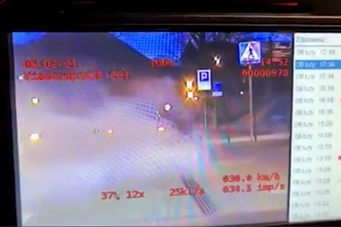 27-latek palił gumę w centrum Gniezna! Wszystko zarejestrowały kamery