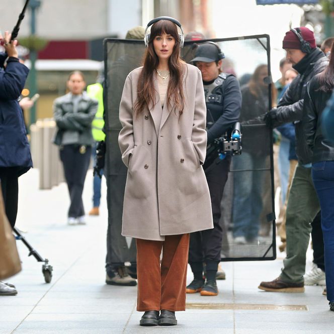 Dakota Johnson to jedna z najlepiej ubranych gwiazd. W czym tkwi sekret jej stylu? 