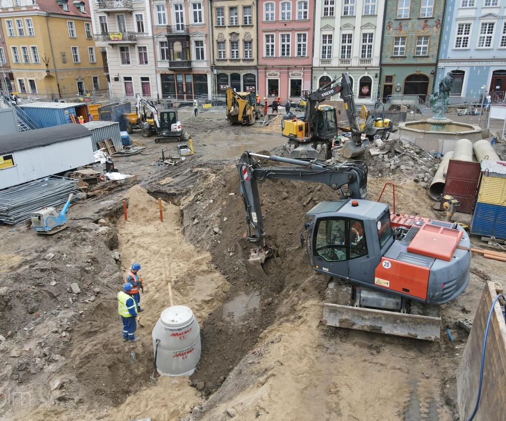 Nowe chodniki i ciekawe odkrycia na Starym Rynku