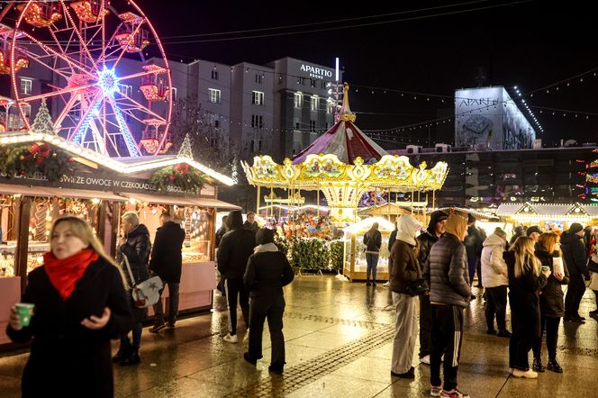 Świąteczna atmosfera na Rynku. Odwiedziliśmy katowicki jarmark bożonarodzeniowy