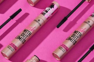 Czarne złoto twojego spojrzenia: Wszystko, co musisz wiedzieć o tuszach do rzęs