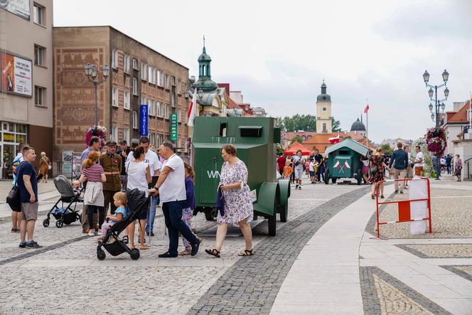 101. rocznica Bitwy o Białystok. Pokaz sprzętu i poczęstunek na Rynku Kościuszki [ZDJĘCIA]