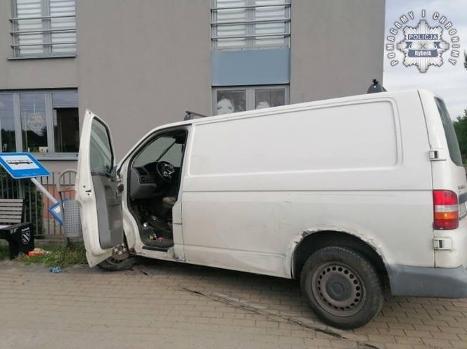Kilka kolizji i bliskie spotkanie z ogrodzeniem w Rybniku
