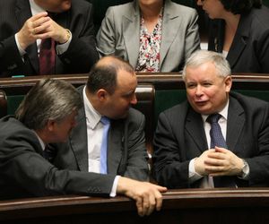 AI wybrała 5 najlepszych polityków w Polsce ostatnich 30 lat!