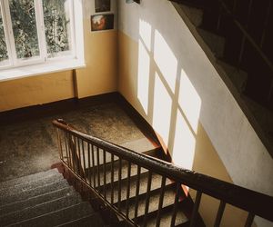Przez rok mieszkał na klatce schodowej. Strażniczka miejska wyznała, co usłyszała