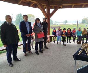 Dębowy Elektryczny Las został zasadzony nad Siedleckim zalewem w ramach programu Polska Stolica Recyklingu