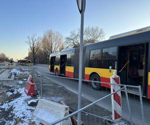 Koszmarny wypadek w Warszawie. Autobus miejski potrącił 12-latkę. Dziewczynka trafiła do szpitala