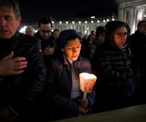 Wierni modlą się o zdrowie papieża Franciszka