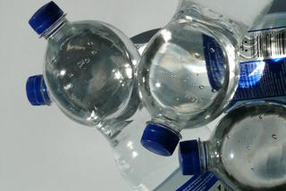 Jak czytać etykietę wody butelkowanej? Sprawdź, co pijesz!