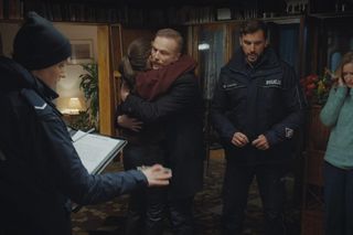 M jak miłość odc. 1862. Magda (Anna Mucha), Julia (Marta Chodorowska), Natalka (Dominika Suchecka), Rafał (Jakub Kucner), Andrzej Budzyński (Krystian Wieczorek)