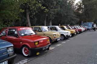 Bydgoskie Klasyki Nocą. Wyjątkowe auta zaparkowały pod Trobydem [ZDJĘCIA]