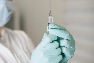 Dziecko zmarło po podaniu dwóch dawek szczepionki. Dyrektor placówki wydała oświadczenie