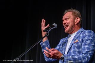 Stand-up Cezarego Pazury w Centrum Sztuki Mościce