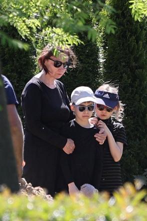 Barbara Sienkiewicz pochowała mamę. Dzieci dały babci wzruszający prezent. 