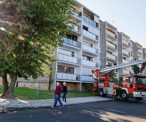 Pożar w bloku w Ostrowie Wielkopolskim. Nie żyje jedna osoba, 10 jest rannych