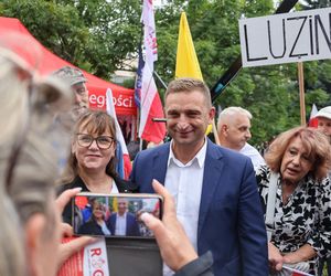 Karol Nawrocki prezydentem. Tłumy pod Sejmem