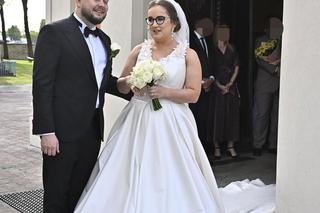 Posłowie Moskal i Kanthak na ślubnym kobiercu. Takie garnitury wybrali