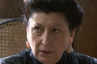 Akacjowa 38, odc. 752 - streszczenie. Ursula opowiada sąsiadkom swoją wersję losów Olgi