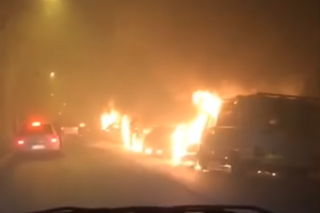 Spłonęło ponad 1000 samochodów! Francja pożegnała rok 2018 z dymem - WIDEO