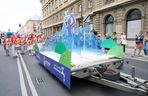 Parada Syrenki 2025 przeszła ulicami Warszawy. Na trasie 20 barwnych platform