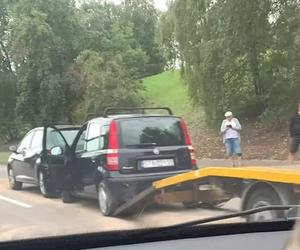 Zderzenie pięciu aut na obwodnicy Piekar Śląskich. Trzy kolizje jedna po drugiej