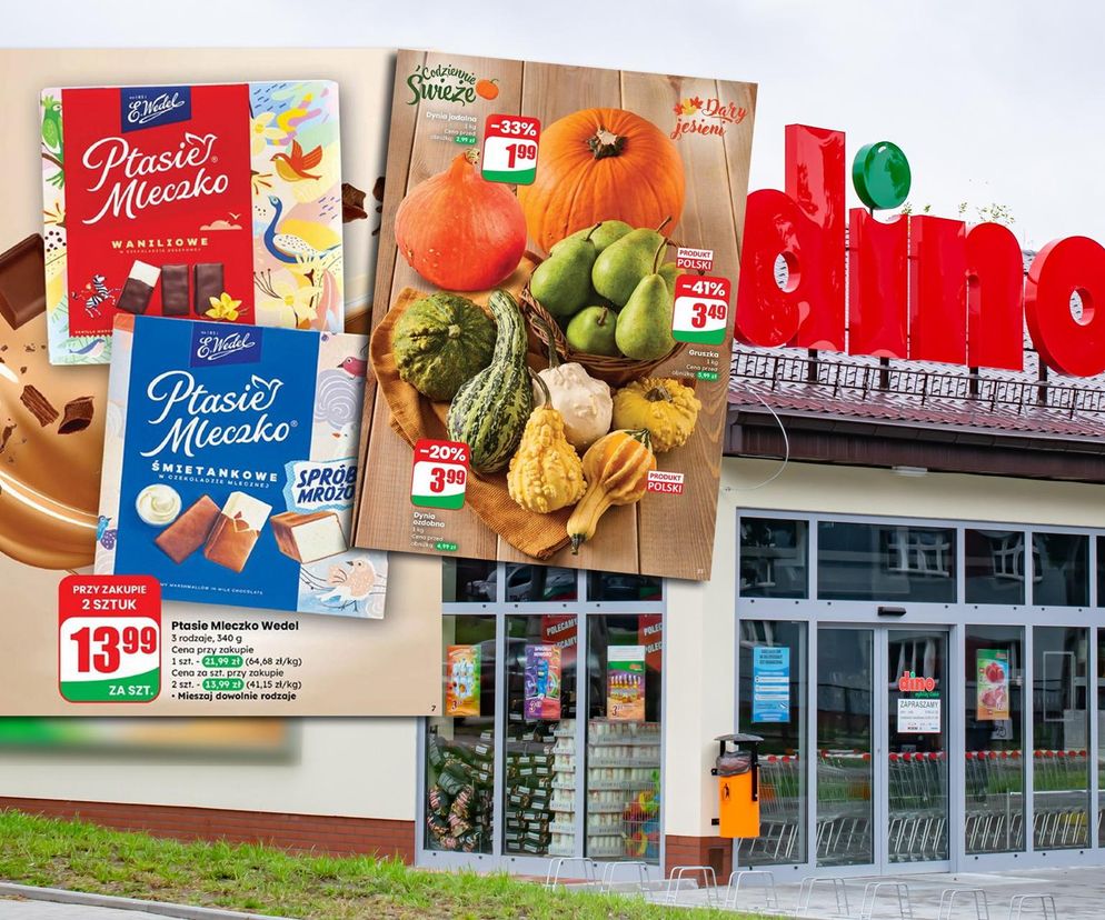 Front sklepu Dino z czerwonym logo na dachu oraz cyfrową gazetką, prezentującą promocje na Ptasie Mleczko Wedel, dynie i gruszki. Nowe oferty Dino od 8 października znajdziesz na Super Biznes.