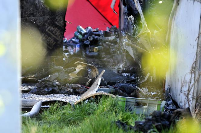 Koszmarny finał pożaru przyczepy w Lipnie. Piotr nie żyje, Jan oskarżony o podpalenie