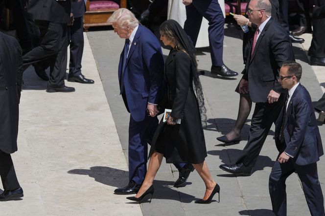 Gafy polityków na pogrzebie papieża Franciszka! Telefony i stroje