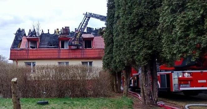 Uczniowie bydgoskiego Elektronika ruszyli na pomoc koledze. Rodzinny dom Adama spłonął