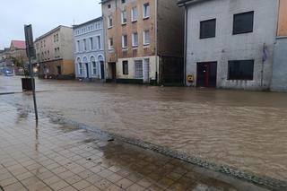 Powódź w Głuchołazach. Woda przedostała się na rynek