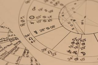 Horoskop dzienny na piątek: Los ma miłą niespodziankę dla tego znaku zodiaku 22.04.2022