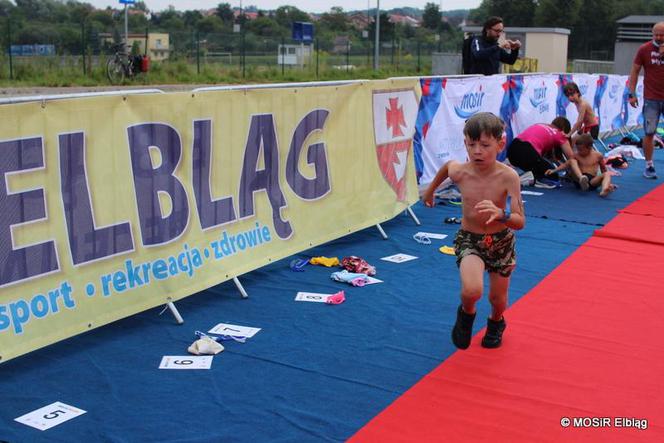 Wielkie pływanie na koniec wakacji. W CRW Dolinka w Elblągu odbył się Aquathlon