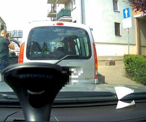 Policja pokazuje dramatyczna nagranie z pijanym kierowcą. 49-latek siał postrach na drogach Piaseczna
