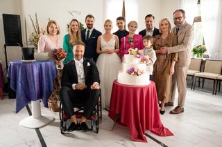 Barwy szczęścia odc. 2795. Dominika (Karolina Chapko), Sebastian (Marek Krupski) biorą ślub