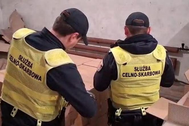 Magazyn z nielegalnymi papierosami i alkoholem zlikwidowany pod Jarocinem