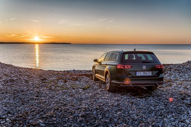 Przekonałem się, jak bezpieczny jest nowy Volkswagen Passat. To musisz wiedzieć o systemach IQ.DRIVE - TEST