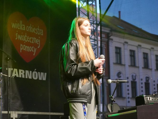 Na rynku w Tarnowie trwa koncert 33. Finału Wielkiej Orkiestry Świątecznej Pomocy. Tak bawią się mieszkańcy miasta