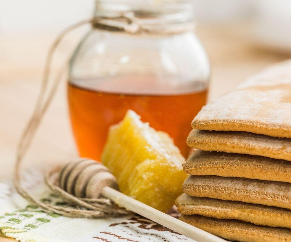 Miód - Polacy sięgają po sztuczne produkty przypominające miód